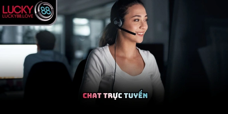 Cửa sổ trò chuyện trực tiếp hiển thị ngay tại góc màn hình trang chủ chính thức