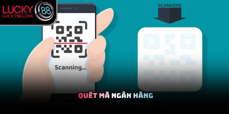 Người dùng thực hiện quét mã QR ngân hàng để hoàn tất lệnh gửi tiền nhanh